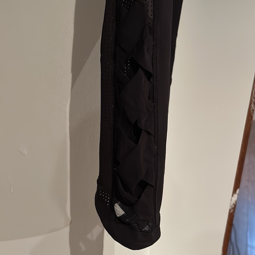 Lululemon capri - Picture 2 of 4